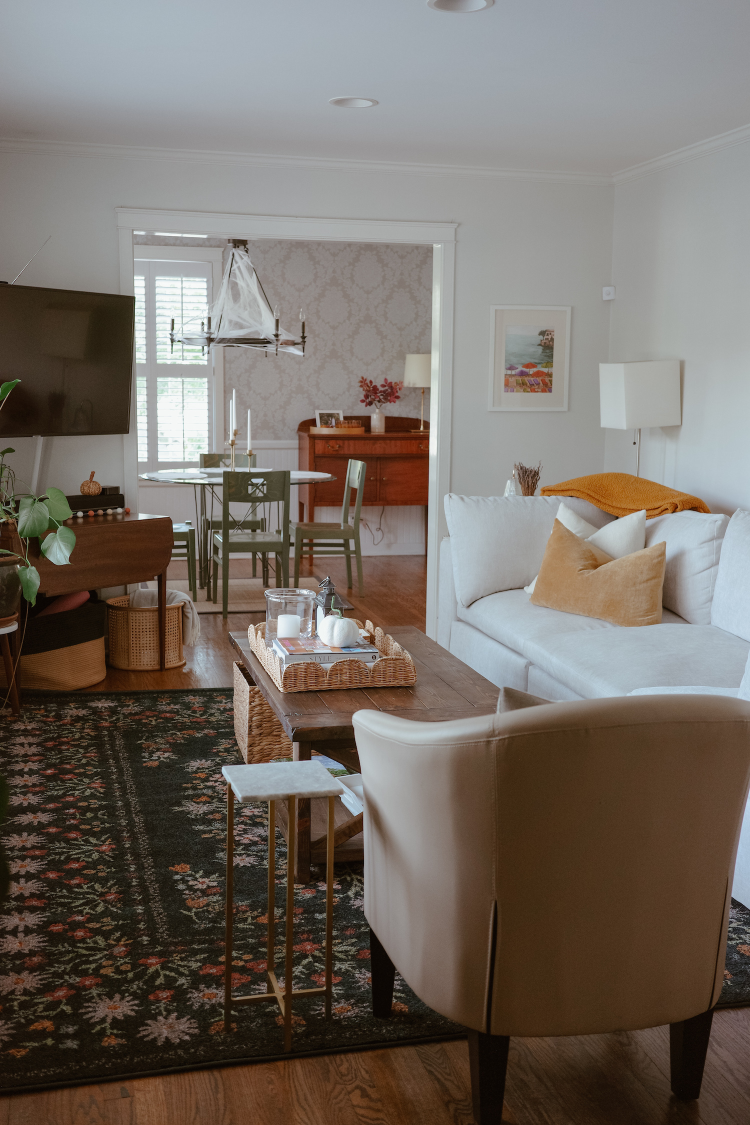 A New Living Room Rug for Fall & More Pumpkins